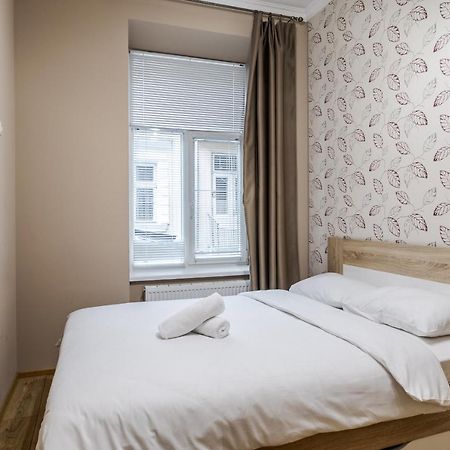 Apartment On Stavropihiiska Street 1 Lviv Bagian luar foto