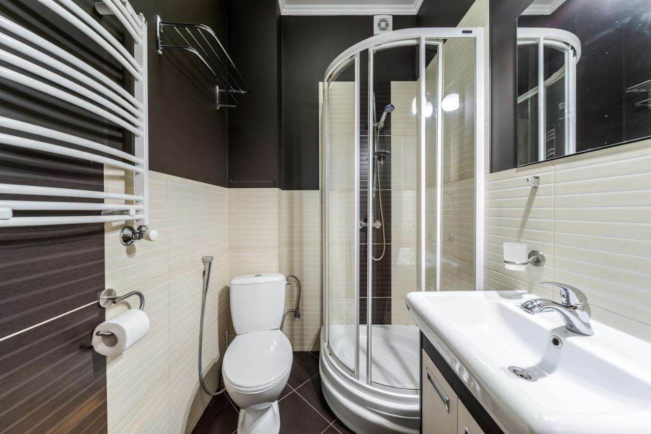 Apartment On Stavropihiiska Street 1 Lviv Bagian luar foto