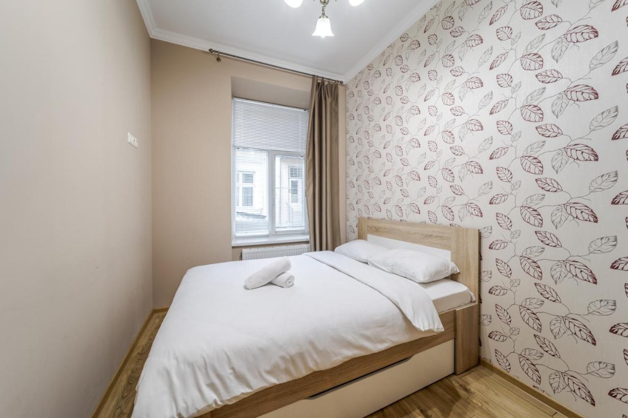 Apartment On Stavropihiiska Street 1 Lviv Bagian luar foto